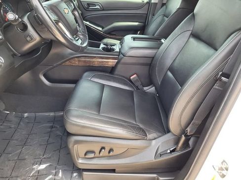 Used 2019 Chevrolet Tahoe LT w/ Luxury Package AWD/4WD image 19