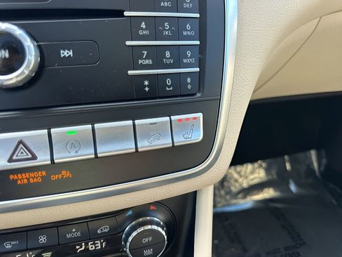 Used 2020 Mercedes-Benz GLA 250 4MATIC w/ Premium Package image 21