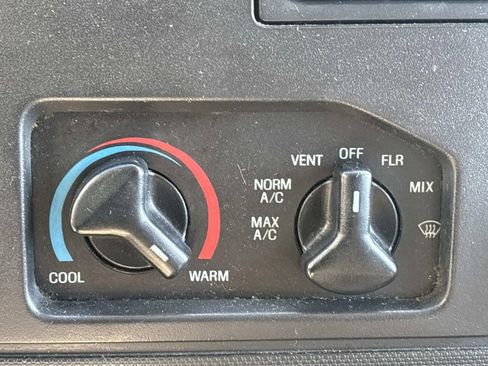 Used 2014 Ford E-350 and Econoline 350 XLT image 23