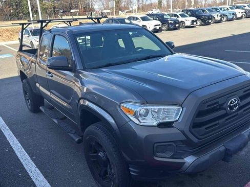 Used 2016 Toyota Tacoma SR5 image 3