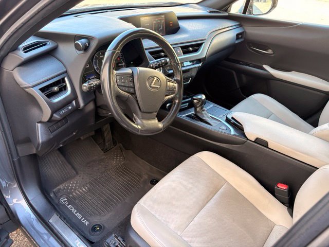 Used 2019 Lexus UX 200 w/ Premium Package FWD image 8