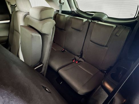 Used 2019 Toyota Highlander LE image 27