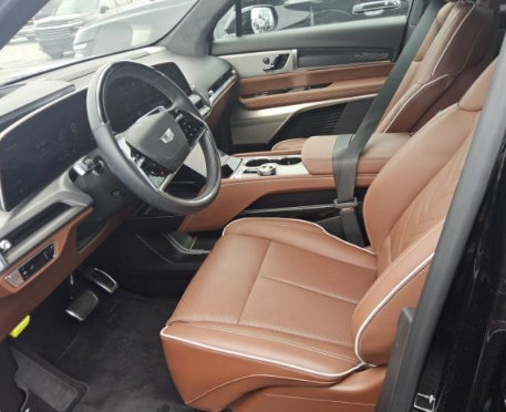 Used 2026 Cadillac Vistiq Platinum AWD/4WD image 5