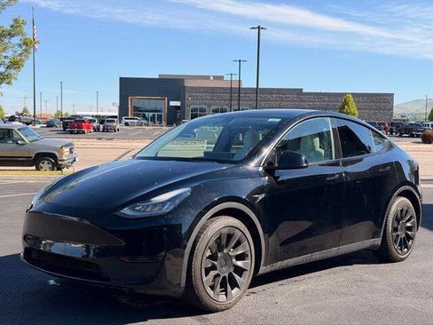 Used 2022 Tesla Model Y Long Range AWD/4WD image 6