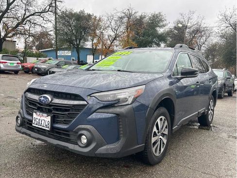 Used 2023 Subaru Outback Premium image 3