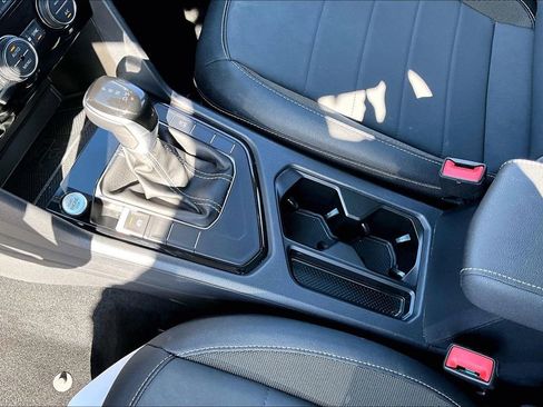 Used 2024 Volkswagen Taos SE image 16