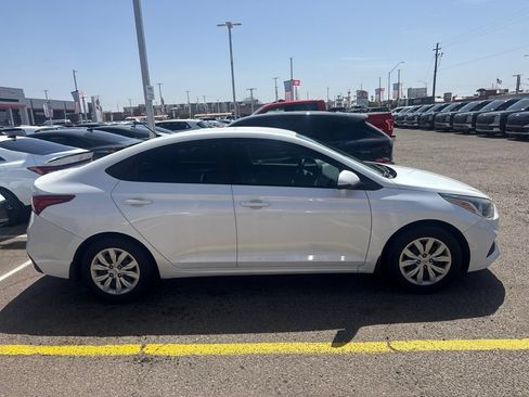Used 2020 Hyundai Accent SE FWD image 1