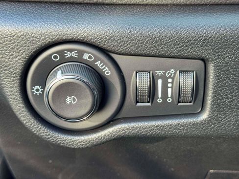 New 2026 Chrysler Pacifica Select FWD image 15
