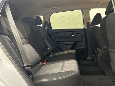 Used 2024 Nissan Rogue SV image 9