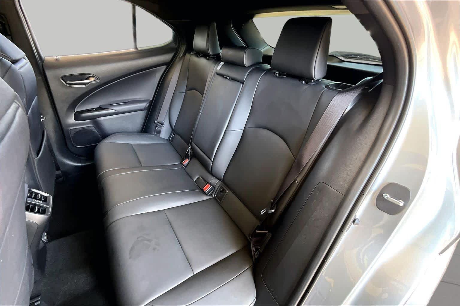 Used 2024 Lexus UX 250h F Sport FWD image 18
