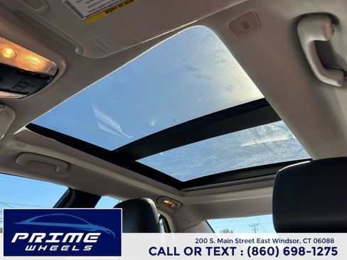 Used 2017 Chrysler 300 Limited w/ Value Package image 23