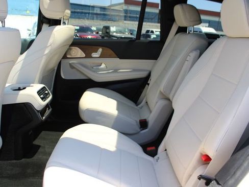 Used 2025 Mercedes-Benz GLS 450 4MATIC image 42