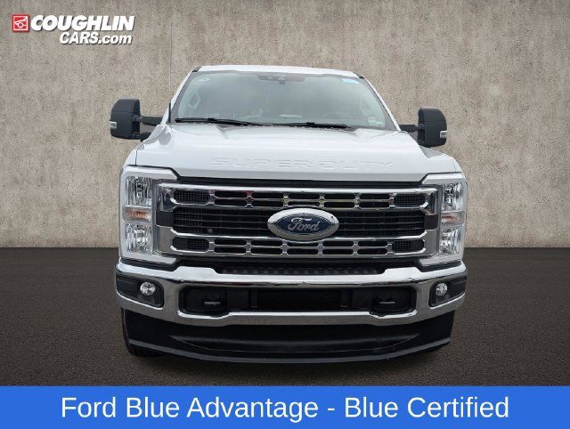Used 2025 Ford F250 XLT AWD/4WD image 3