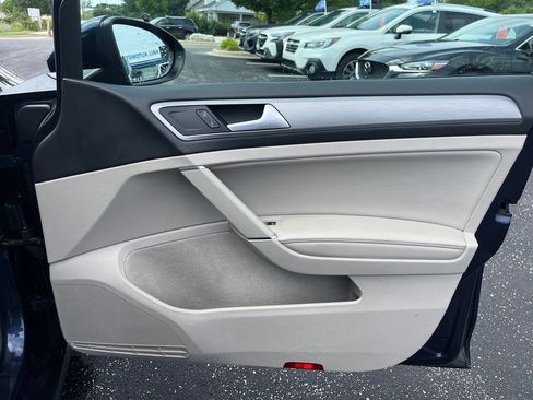 Used 2015 Volkswagen Golf S FWD image 11