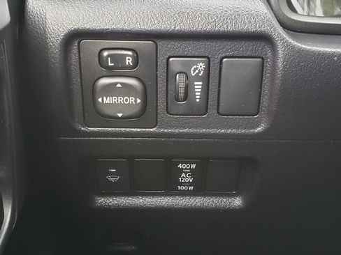 Used 2017 Toyota 4Runner SR5 AWD/4WD image 26