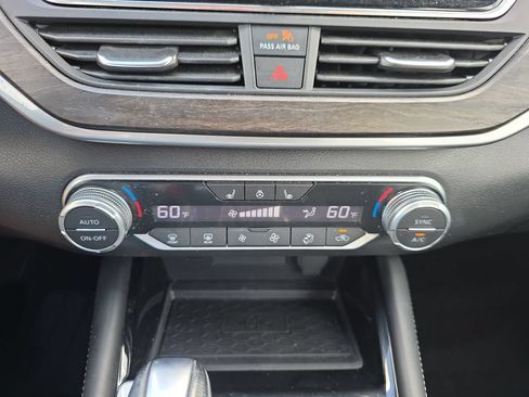 Used 2024 Nissan Altima 2.5 SL AWD/4WD image 19