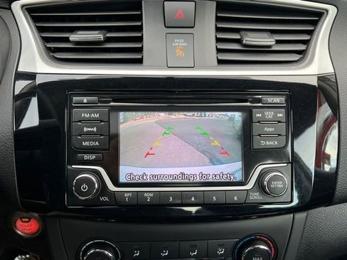 Used 2016 Nissan Sentra SV w/ Style Package image 4