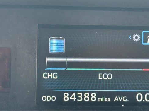Used 2017 Toyota Prius V Four FWD image 10