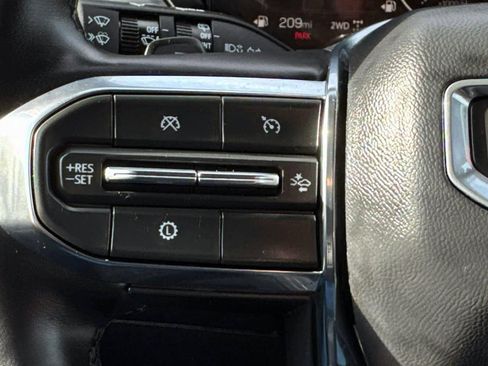 Used 2025 GMC Acadia Elevation image 20