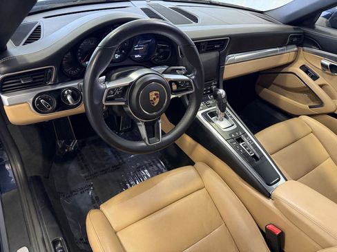 Certified 2018 Porsche 911 Carrera 4 image 4