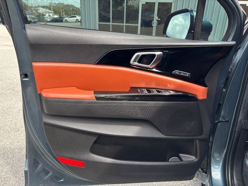 Used 2023 Kia Carnival SX image 17