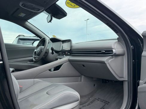 Used 2023 Hyundai Elantra SEL w/ Convenience Package FWD image 22