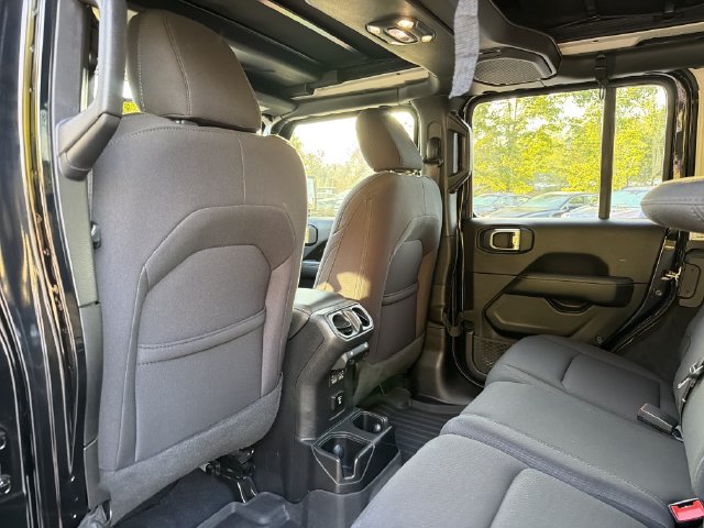 Used 2022 Jeep Wrangler Unlimited Sahara w/ Cold Weather Group AWD/4WD image 12