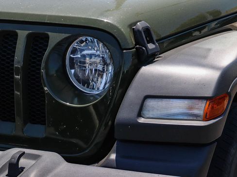 Used 2023 Jeep Wrangler Sport AWD/4WD image 2