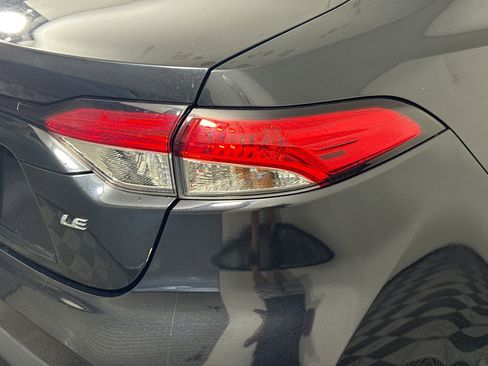 Used 2021 Toyota Corolla LE image 33