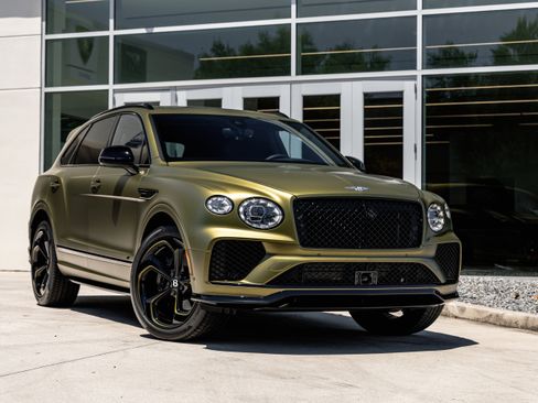 Used 2024 Bentley Bentayga image 1