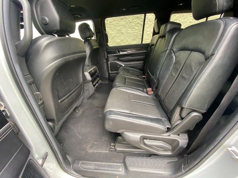 Used 2022 Jeep Wagoneer Series II AWD/4WD image 30