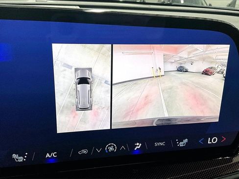 Used 2025 Chevrolet Traverse Z71 w/ Enhanced Driving Package image 14