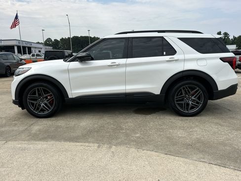Used 2025 Ford Explorer ST AWD/4WD image 9
