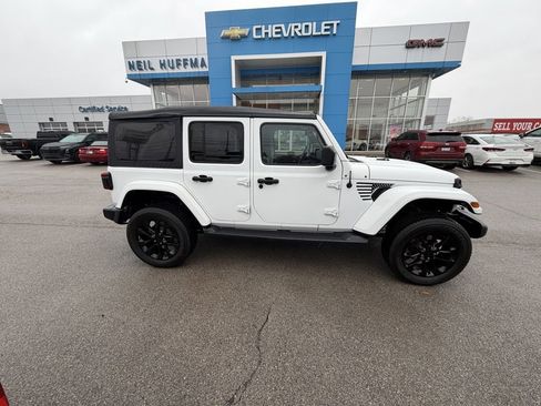 Used 2021 Jeep Wrangler Unlimited Sahara image 6