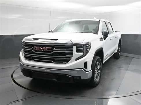 Used 2024 GMC Sierra 1500 SLT image 30