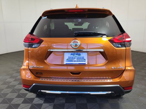Used 2017 Nissan Rogue SL w/ SL Premium Package image 6