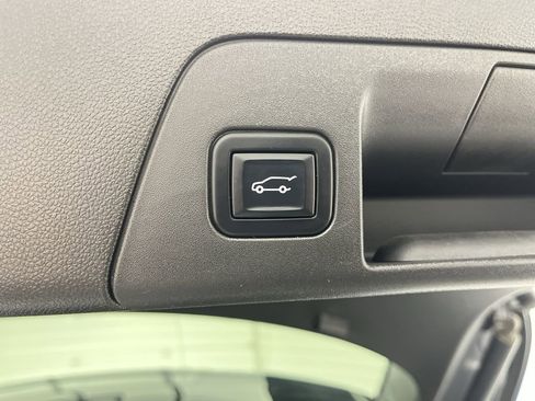 Certified 2022 Buick Envision Essence w/ Technology Package I image 32