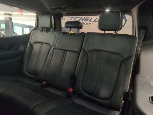 Used 2022 Jeep Grand Wagoneer Series II AWD/4WD image 16