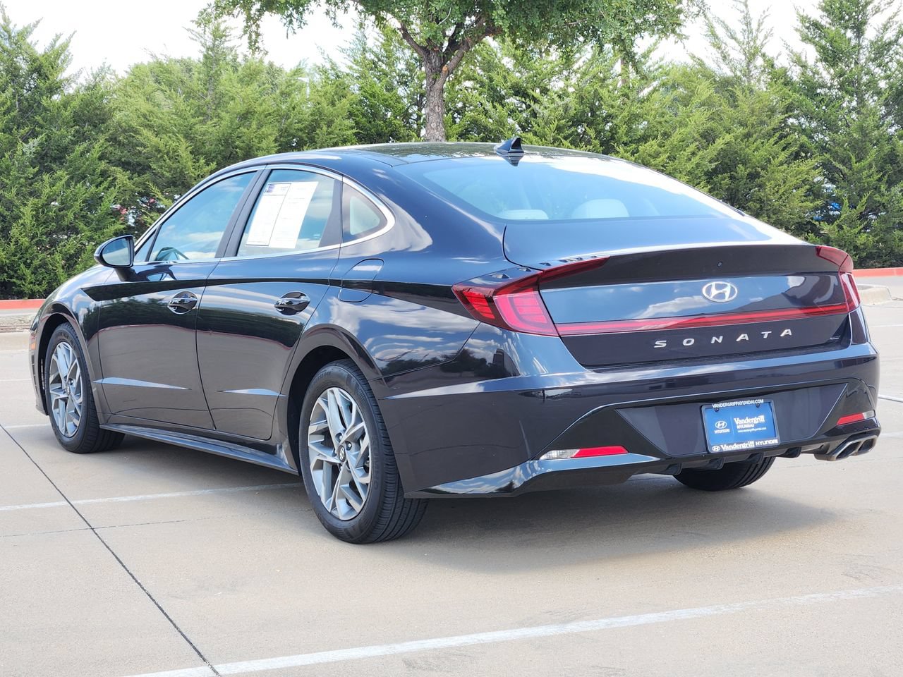 Used 2023 Hyundai Sonata SEL w/ Convenience Package FWD image 3