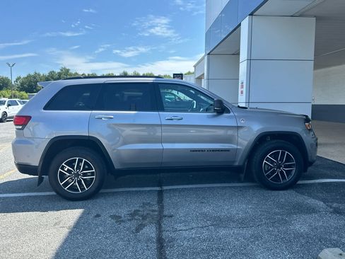 Used 2021 Jeep Grand Cherokee Trailhawk w/ Trailhawk Luxury Group AWD/4WD image 12