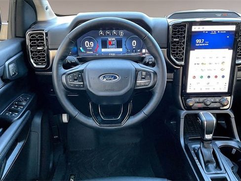 Used 2025 Ford Ranger Lariat w/ Black Appearance Package image 9