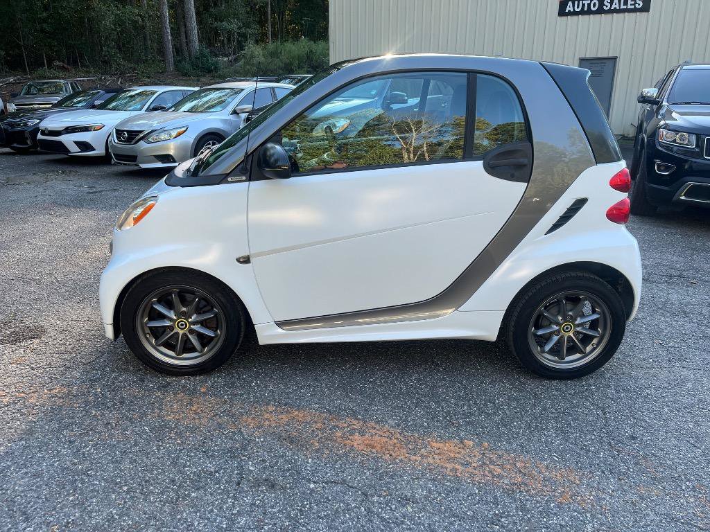 Used 2014 smart fortwo passion RWD image 9