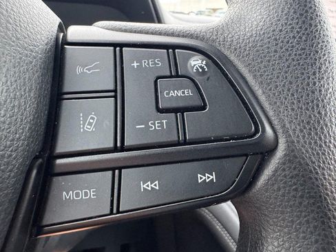 Used 2025 Toyota Sienna LE FWD image 18