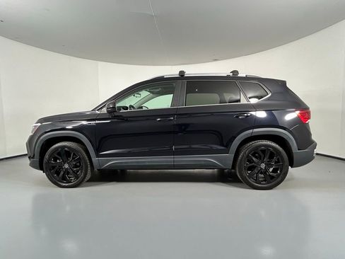 Used 2022 Volkswagen Taos SE w/ Panoramic Sunroof Package FWD image 4