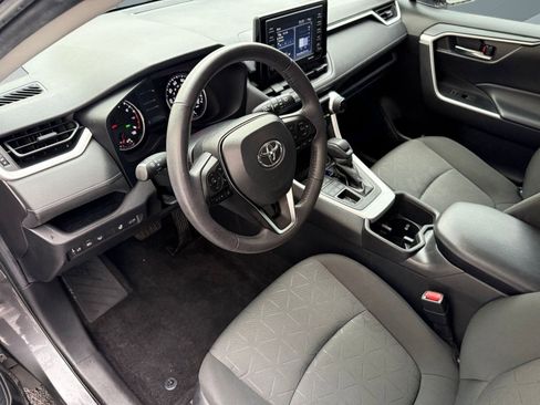 Used 2022 Toyota RAV4 XLE image 4