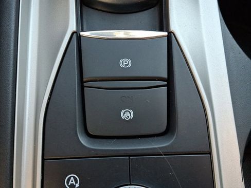 Used 2021 Ford Explorer XLT image 26