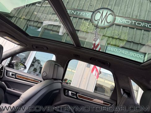 Used 2022 Porsche Cayenne GTS AWD/4WD image 12