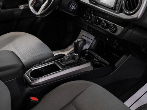Used 2017 Toyota Tacoma SR5 image 18