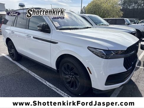 Used 2025 Lincoln Navigator Reserve w/ Jet Appearance Package image 1