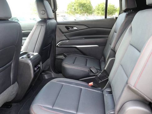 Used 2025 Chevrolet Traverse Z71 AWD/4WD image 16